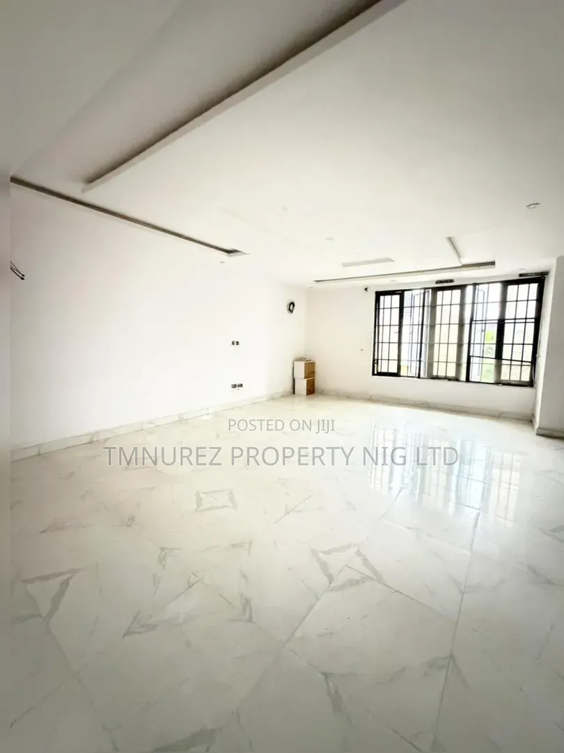 Mini Flat in Ikota for rent in Ikota