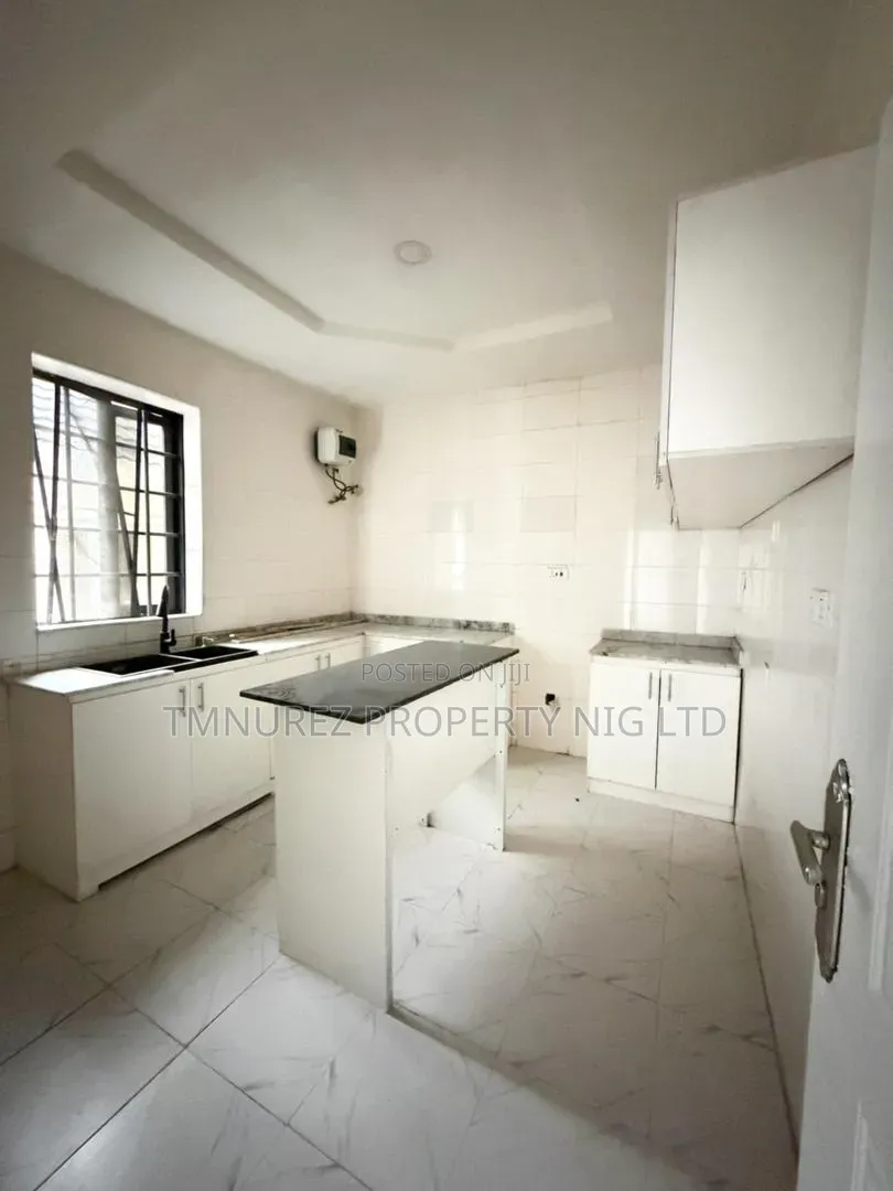 Mini Flat in Ikota for rent in Ikota
