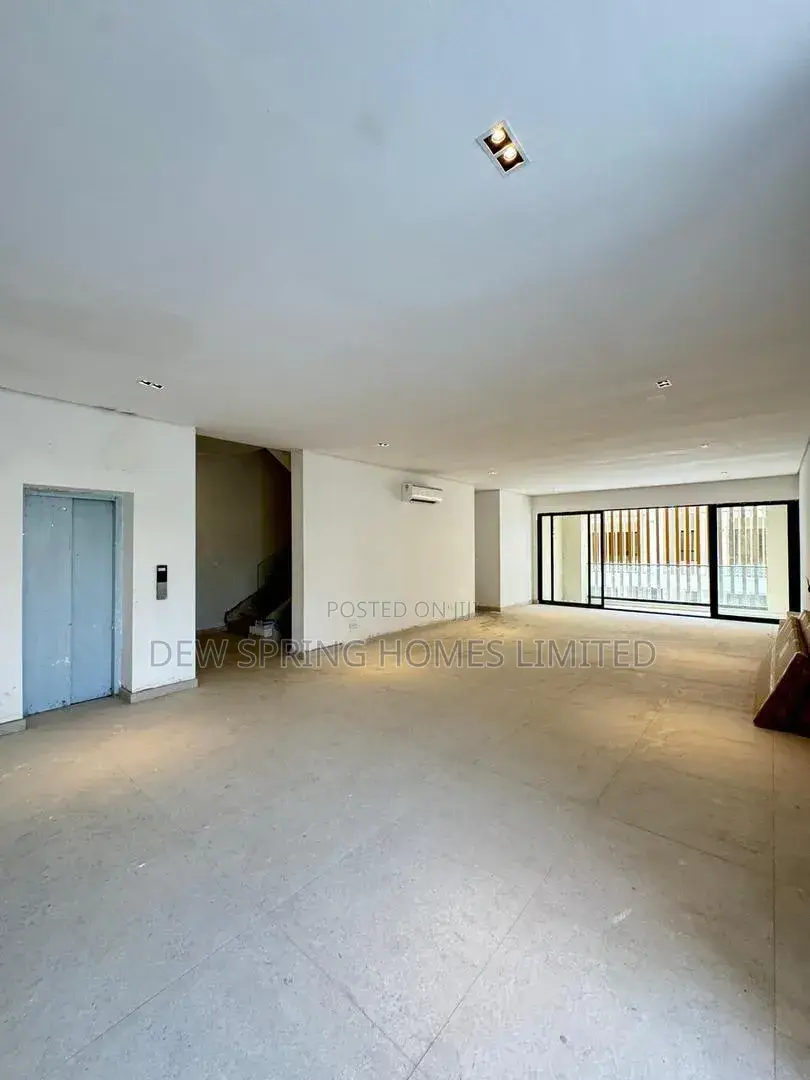 5bdrm Duplex in Banana Island for sale in Banana Island