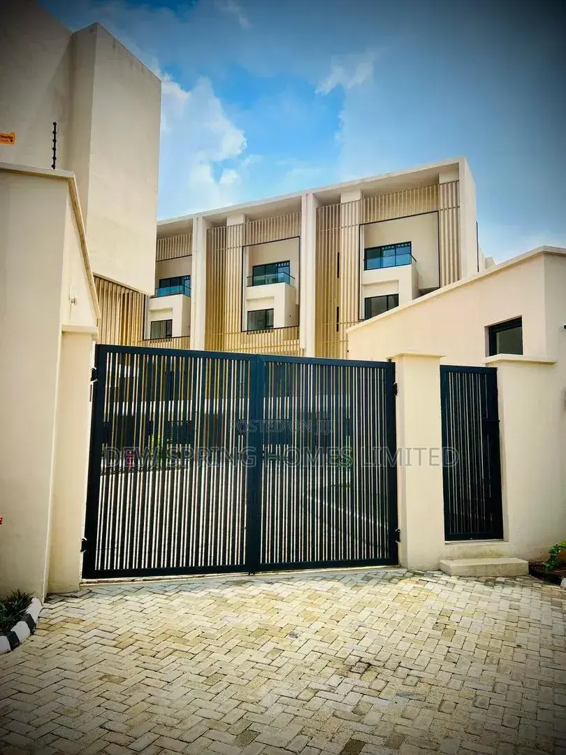 5bdrm Duplex in Banana Island for sale in Banana Island