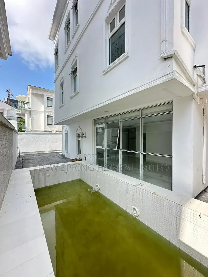 5bdrm Villa in Banana Island for sale in Banana Island