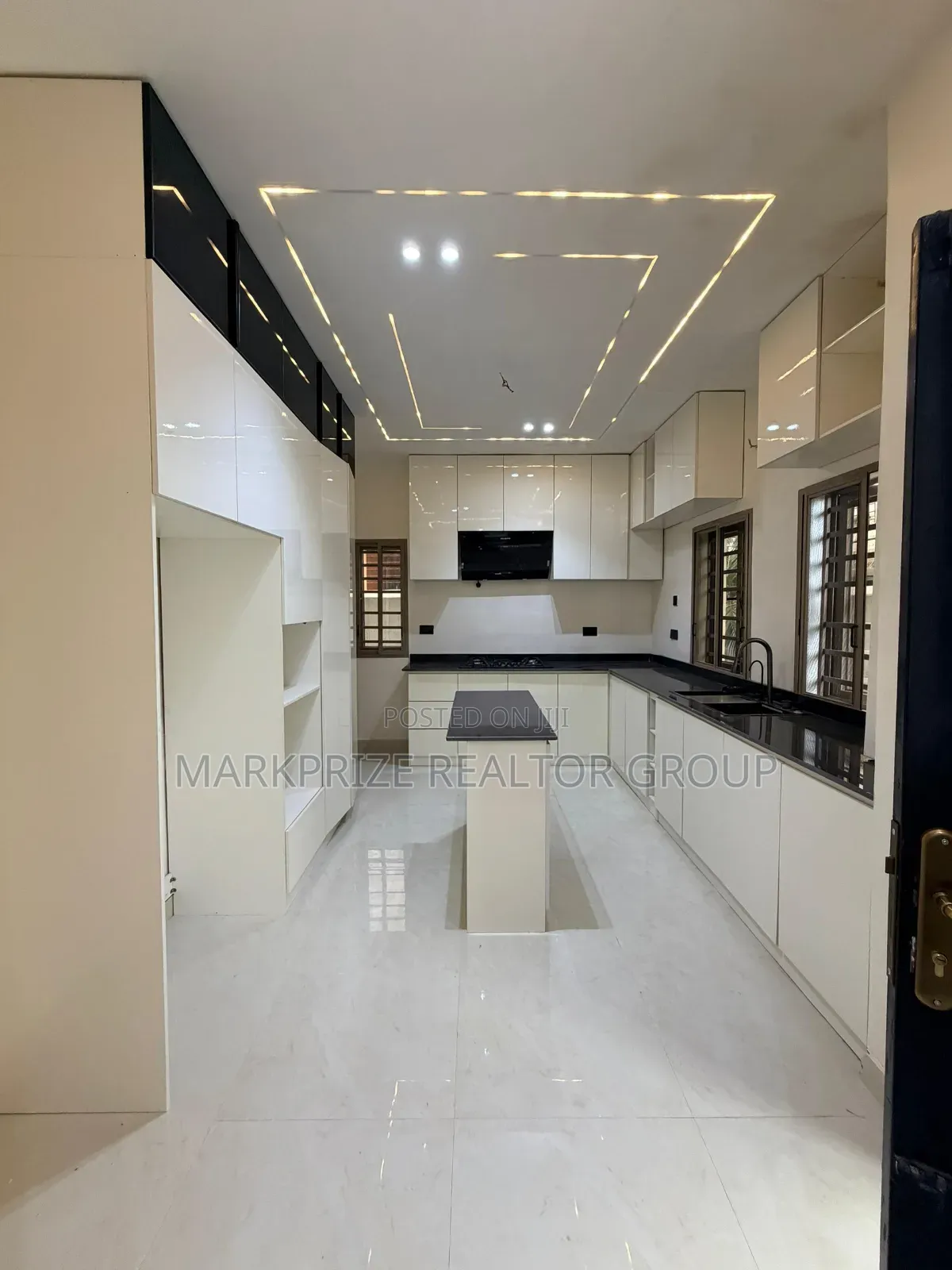 Furnished 4bdrm Duplex in Off Ikeja Lagos for sale in Ikeja GRA