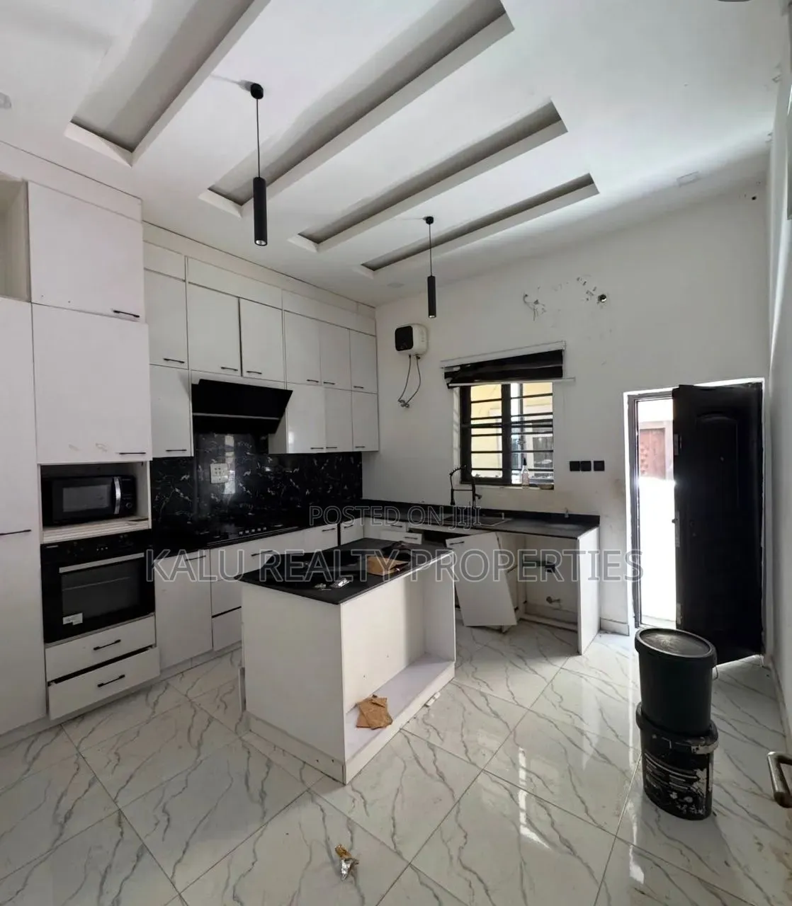 4bdrm Duplex in Idado for rent in Idado