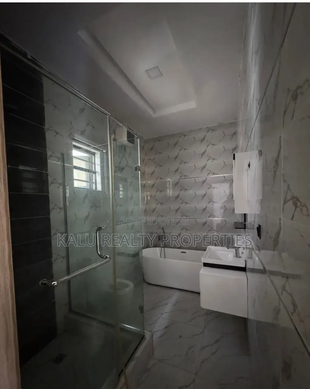 4bdrm Duplex in Idado for rent in Idado