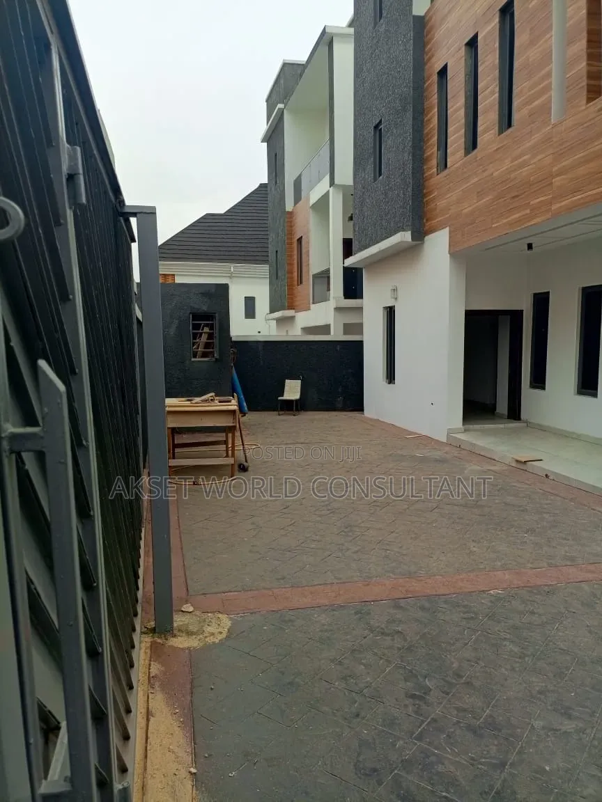 5bdrm Duplex in GRA Phase 2 Shangisha for sale in GRA Phase 2 Shangisha