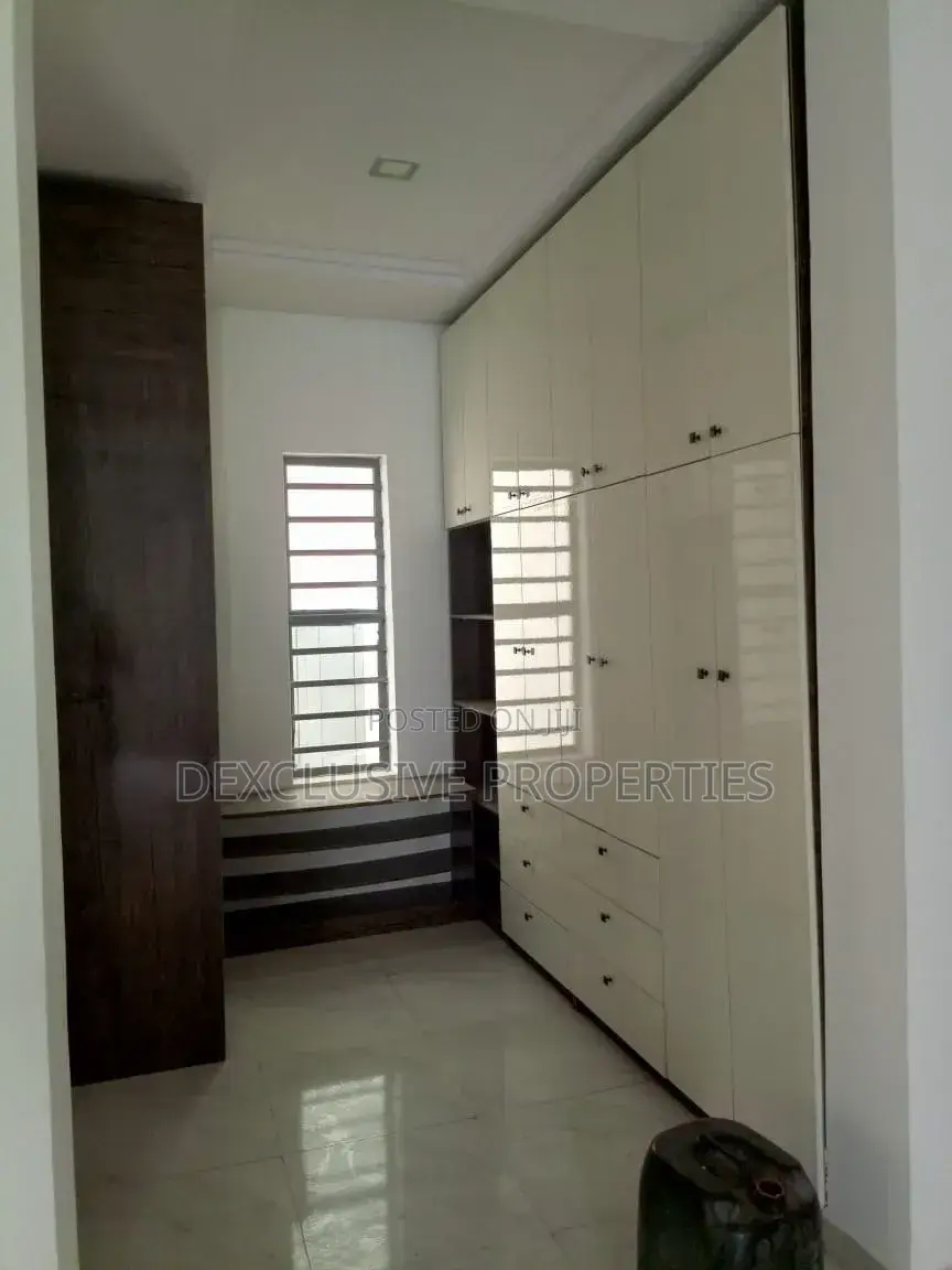 5bdrm Duplex in GRA Phase 2 Shangisha for sale in GRA Phase 2 Shangisha