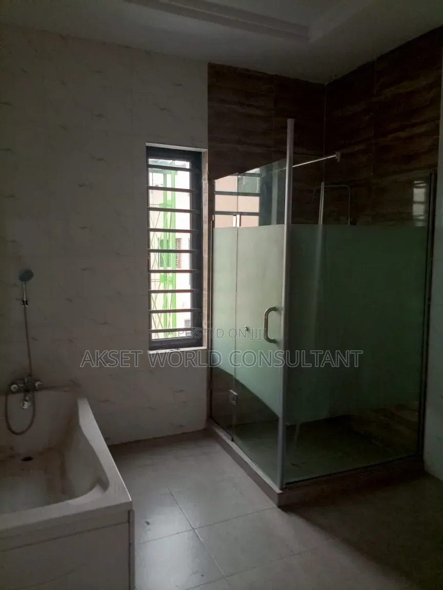 5bdrm Duplex in GRA Phase 2 Shangisha for sale in GRA Phase 2 Shangisha