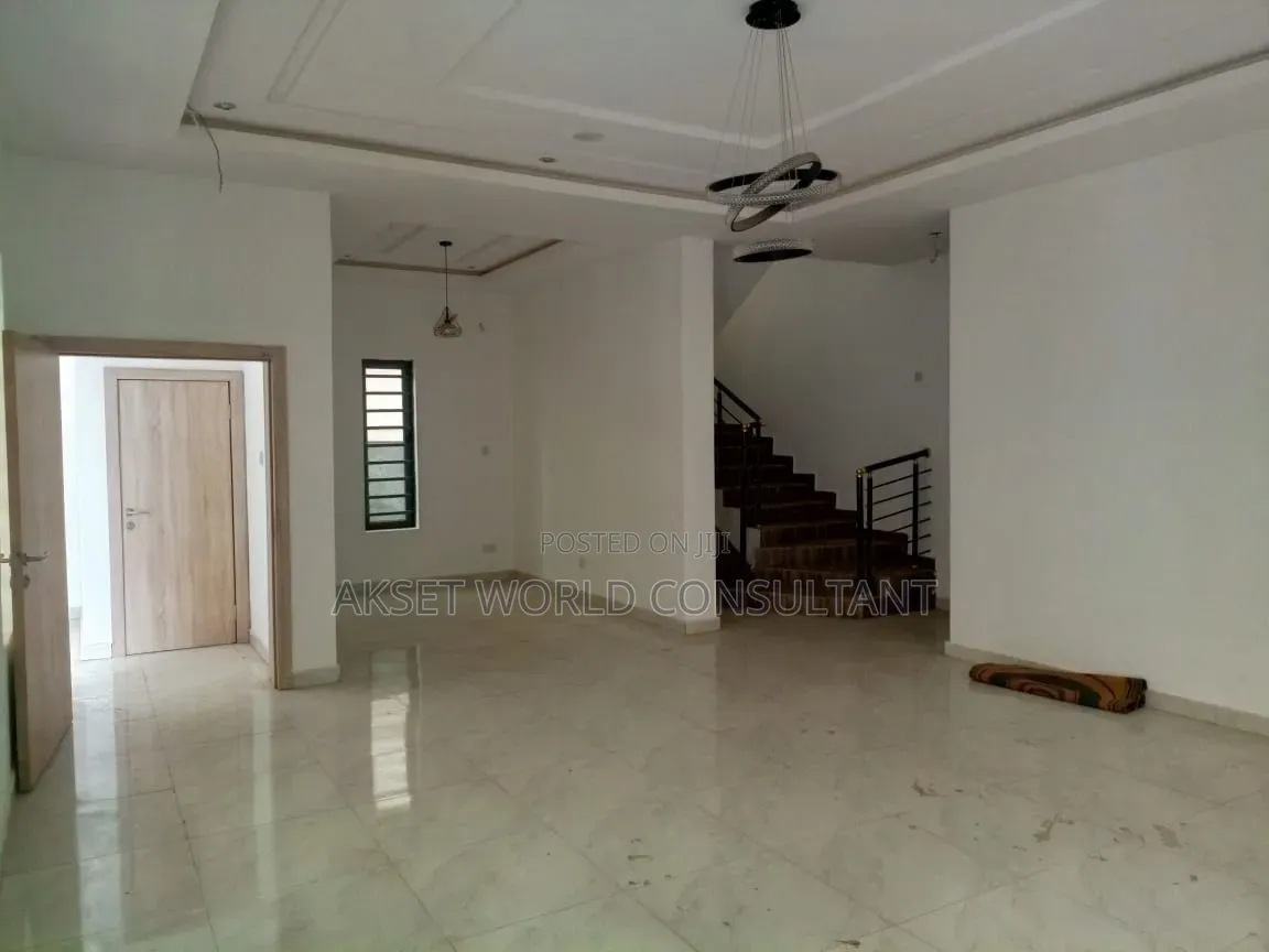 5bdrm Duplex in GRA Phase 2 Shangisha for sale in GRA Phase 2 Shangisha