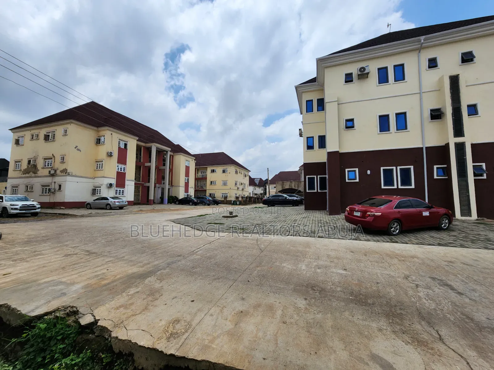 3bdrm Apartment in Sam Nujoma Housing, Galadimawa for sale in Galadimawa