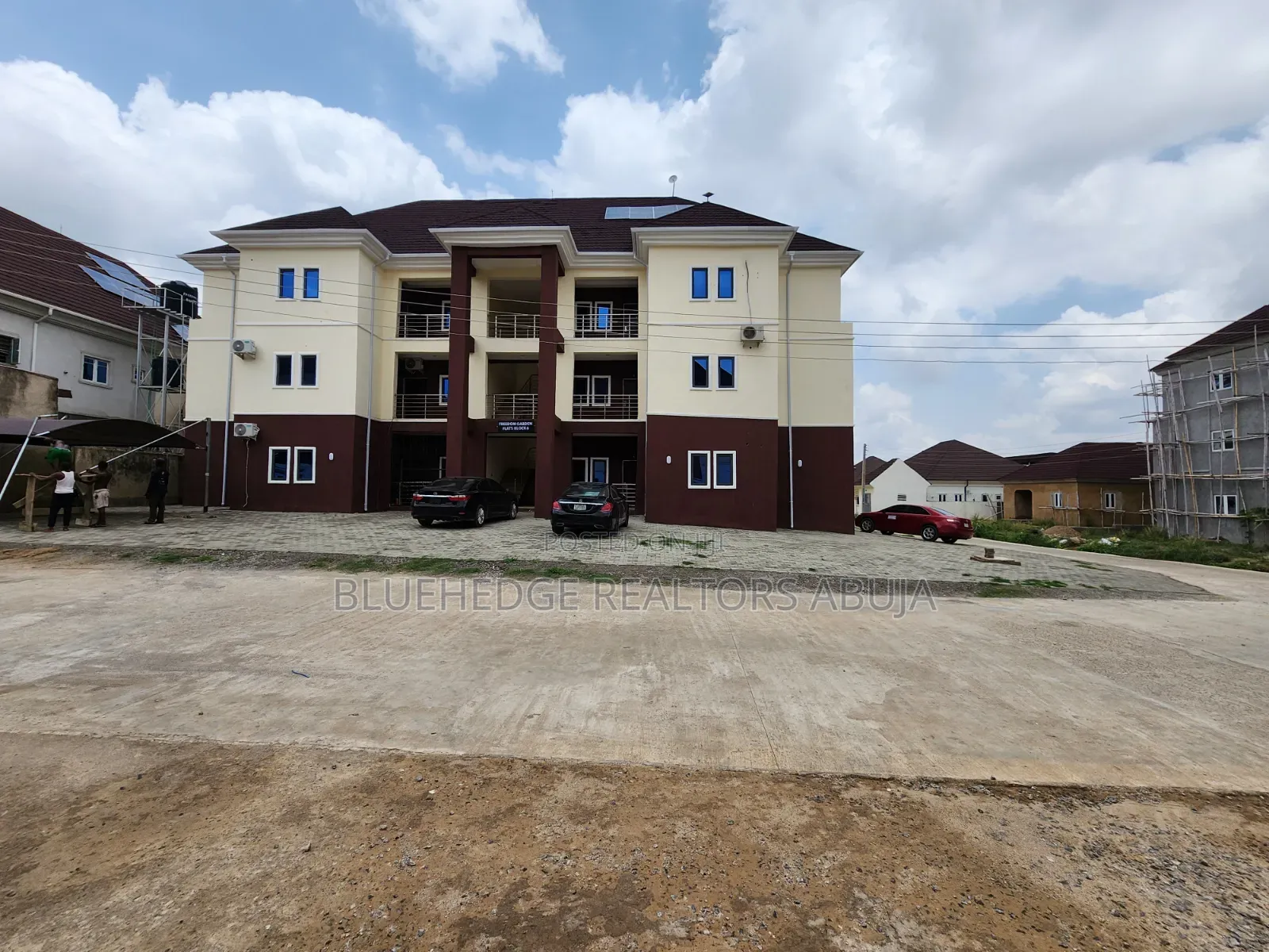 3bdrm Apartment in Sam Nujoma Housing, Galadimawa for sale in Galadimawa