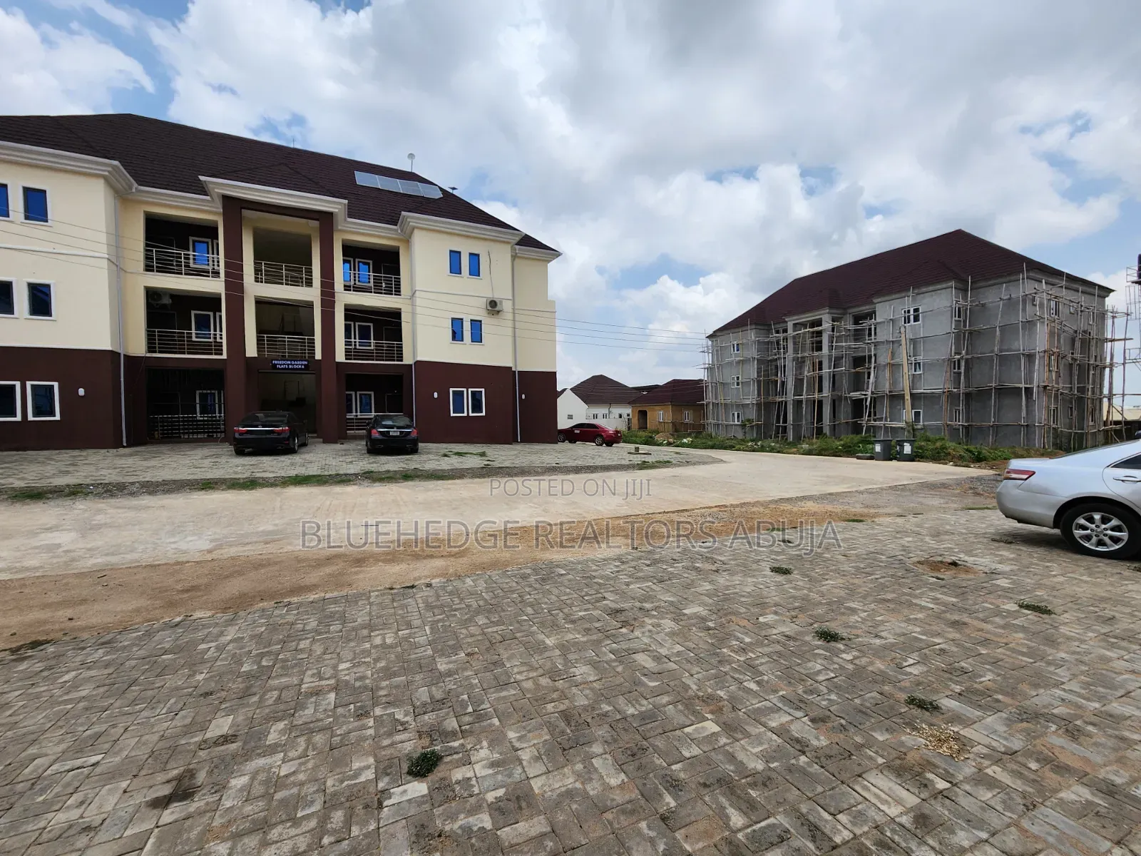3bdrm Apartment in Sam Nujoma Housing, Galadimawa for sale in Galadimawa