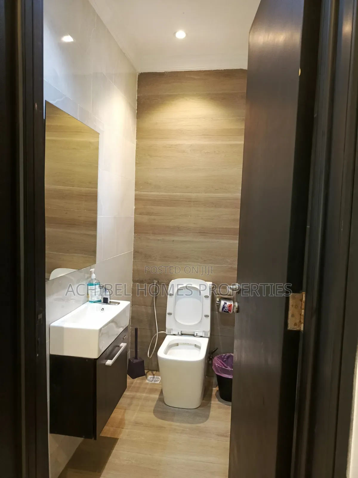 Furnished 3bdrm Apartment in Off Adeola Odeku for rent in Adeola Odeku