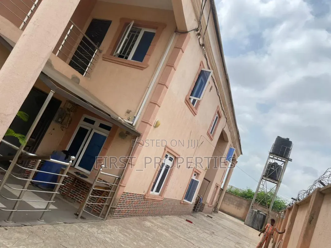 2bdrm Block of Flats in Akuru Elebu Ibadan for sale in Ibadan