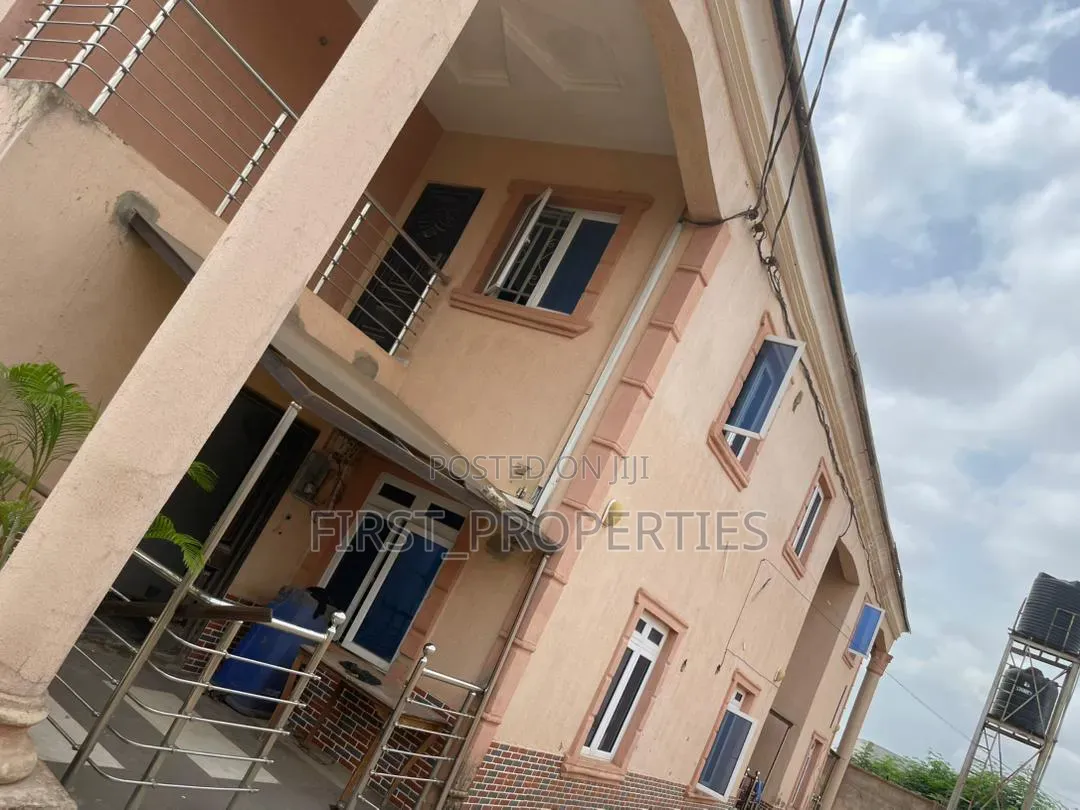 2bdrm Block of Flats in Akuru Elebu Ibadan for sale in Ibadan