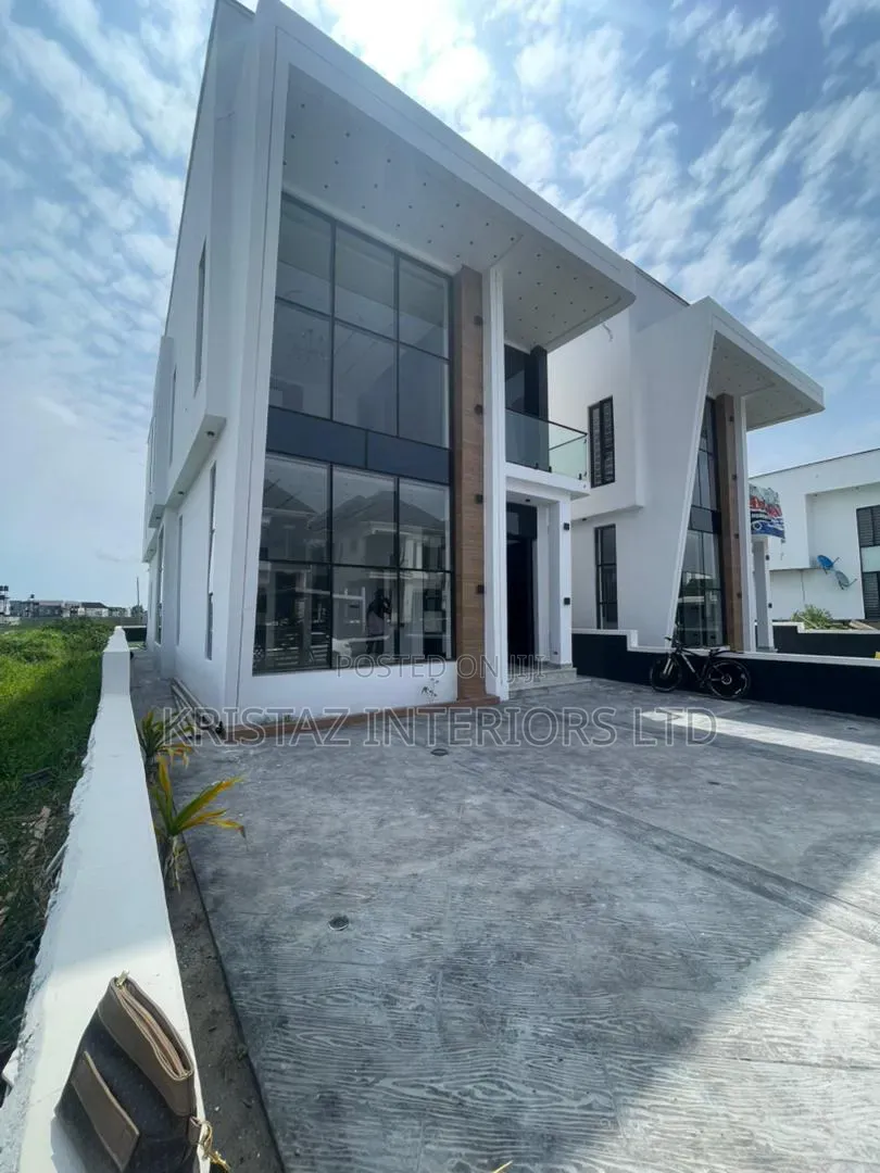 5bdrm Duplex in Ikota for sale in Ikota