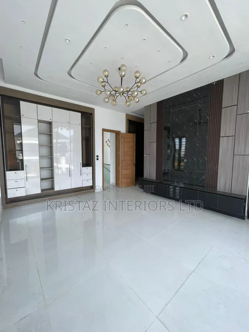 5bdrm Duplex in Ikota for sale in Ikota