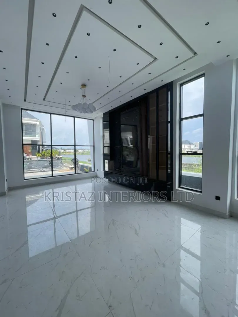 5bdrm Duplex in Ikota for sale in Ikota