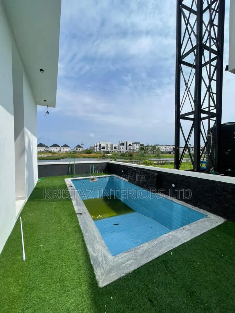 5bdrm Duplex in Ikota for sale in Ikota
