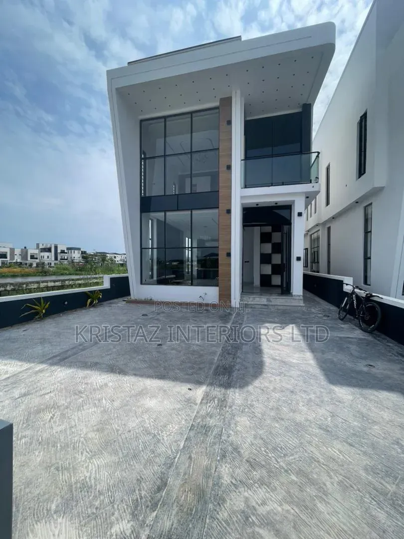 5bdrm Duplex in Ikota for sale in Ikota