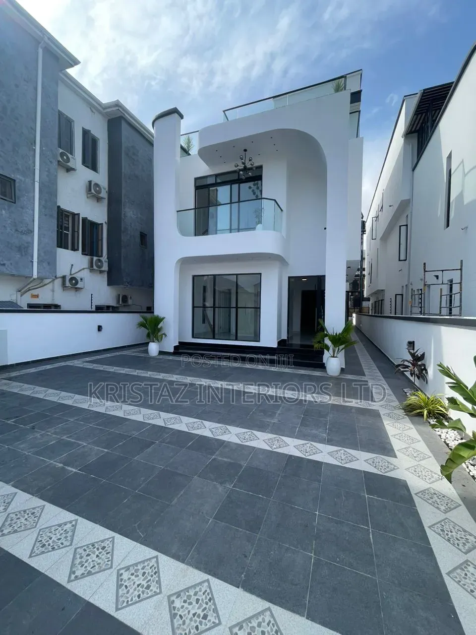5bdrm Duplex in Ikate for sale in Ikate