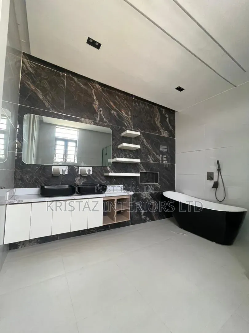 5bdrm Duplex in Lekki Phase 1 for sale in Lekki Phase 1