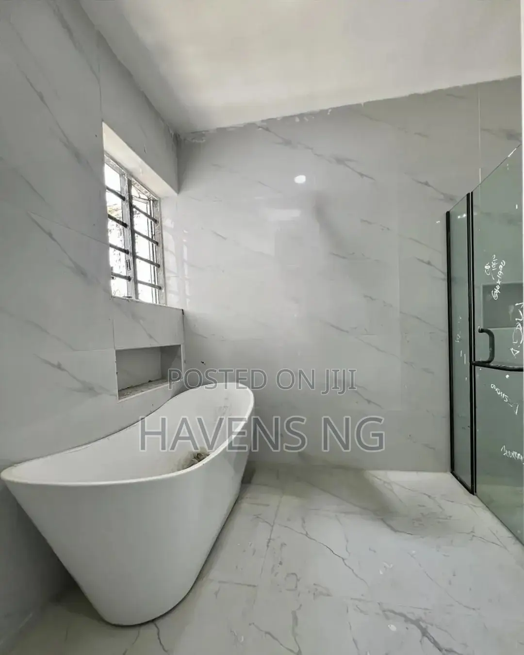 5bdrm Duplex in Ikota for sale in Ikota