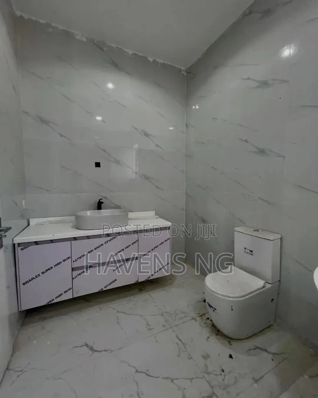 5bdrm Duplex in Ikota for sale in Ikota