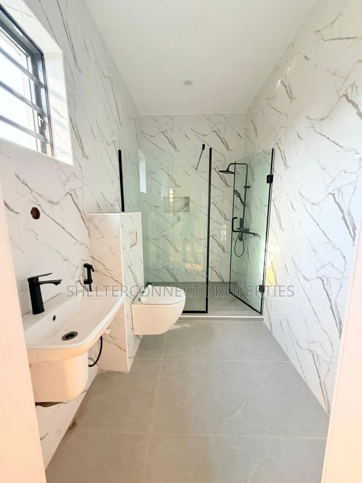 5bdrm Duplex in Omole Phase 1 for sale in Omole Phase 1