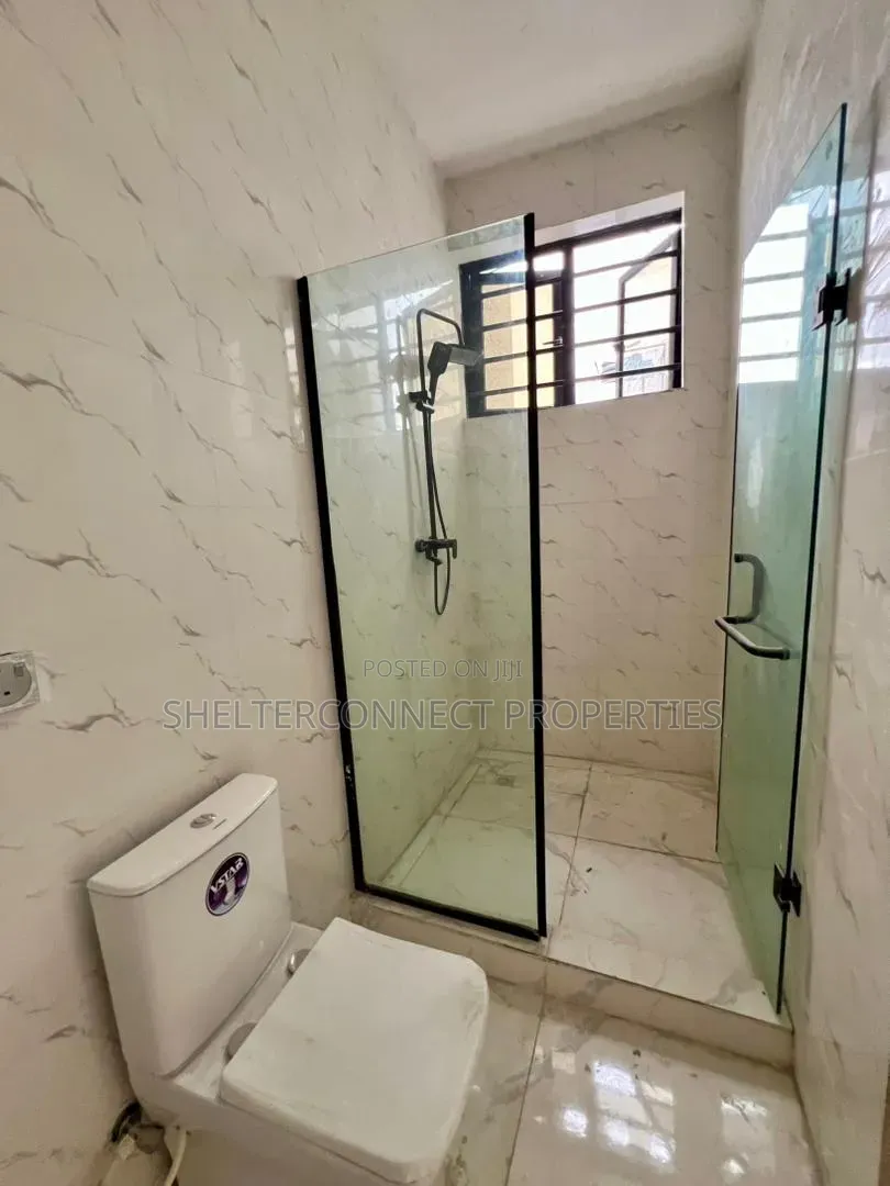 5bdrm Duplex in Osapa london for sale in Osapa london