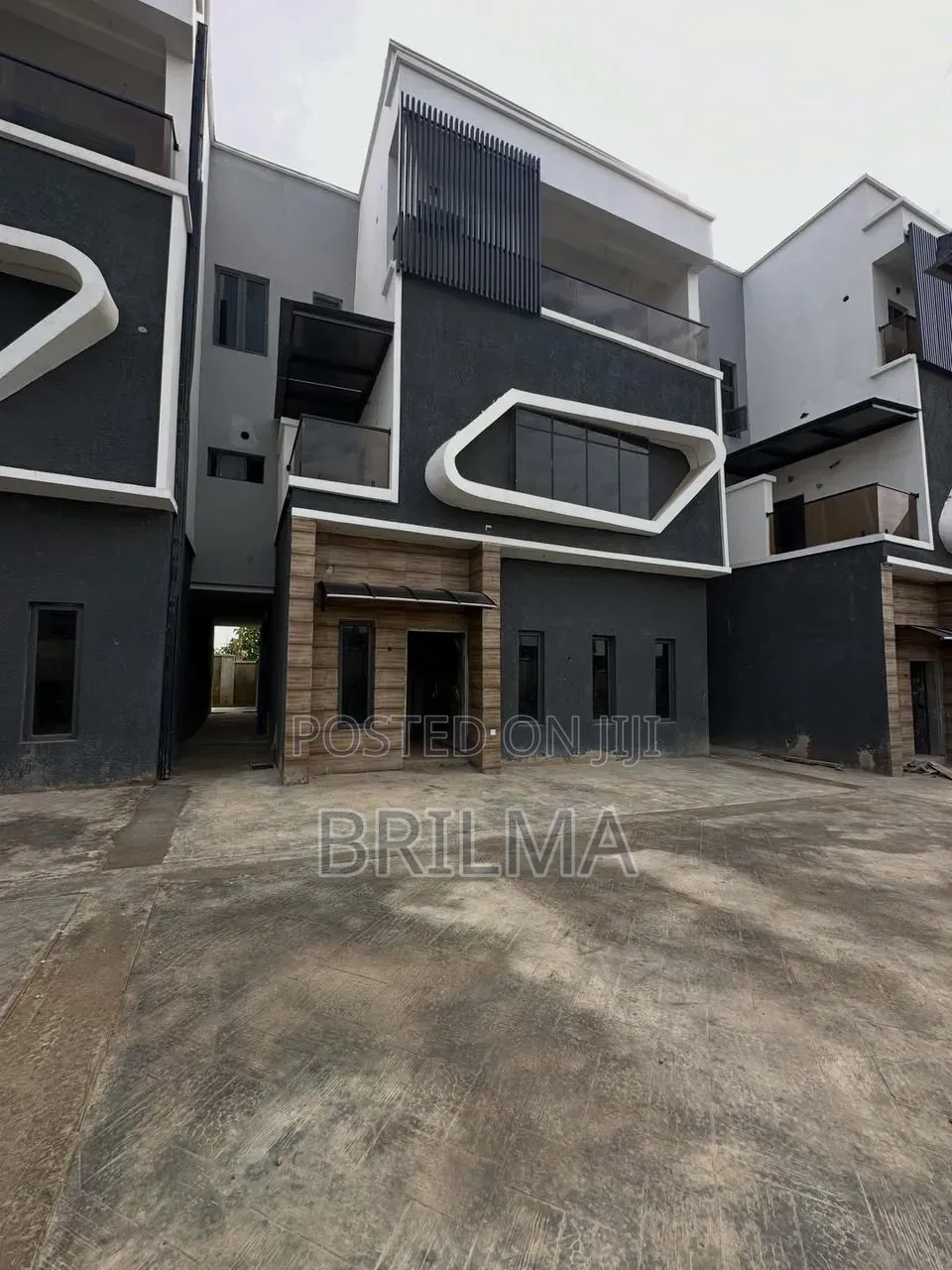 4bdrm Duplex in Gaduwa for sale in Gaduwa