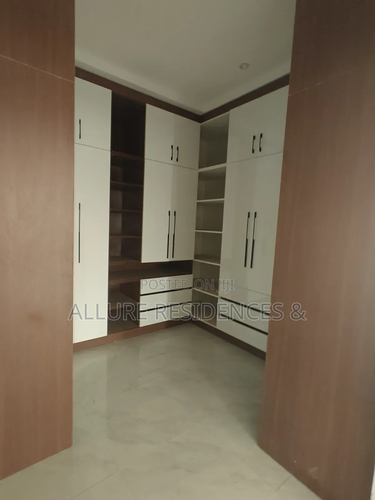 5bdrm Duplex in Peachville Estate, Durumi for sale in Durumi