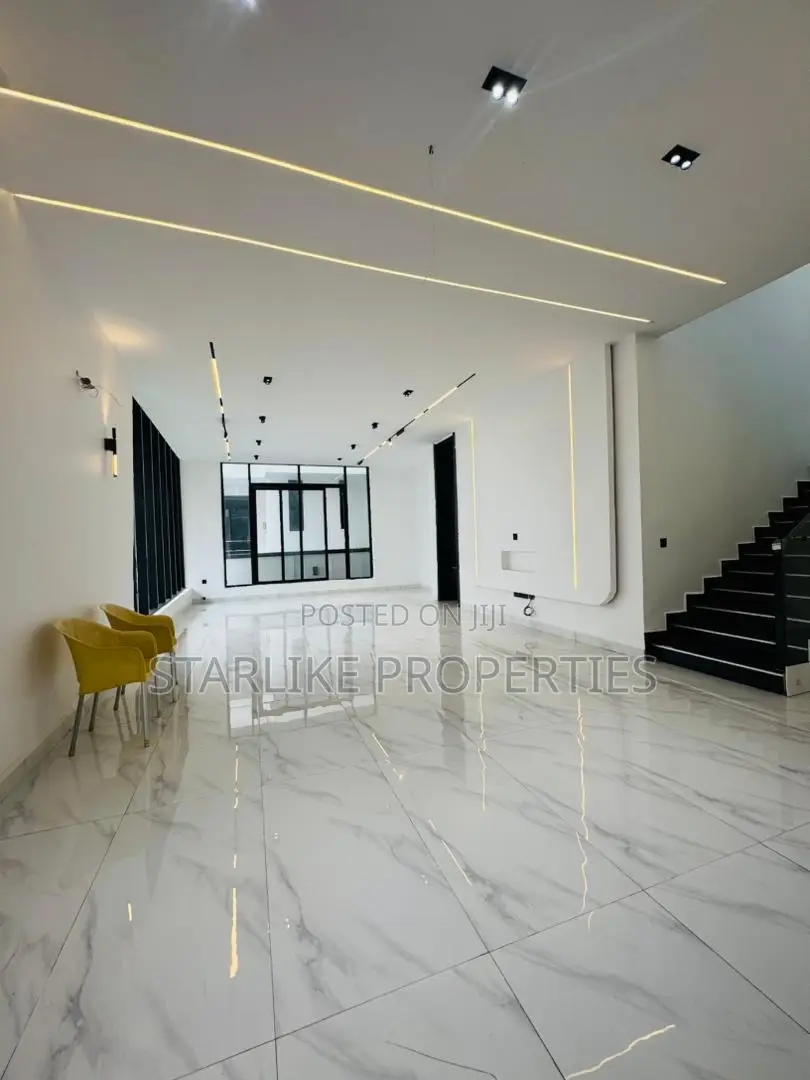 5bdrm Duplex in Chevron for sale in Chevron