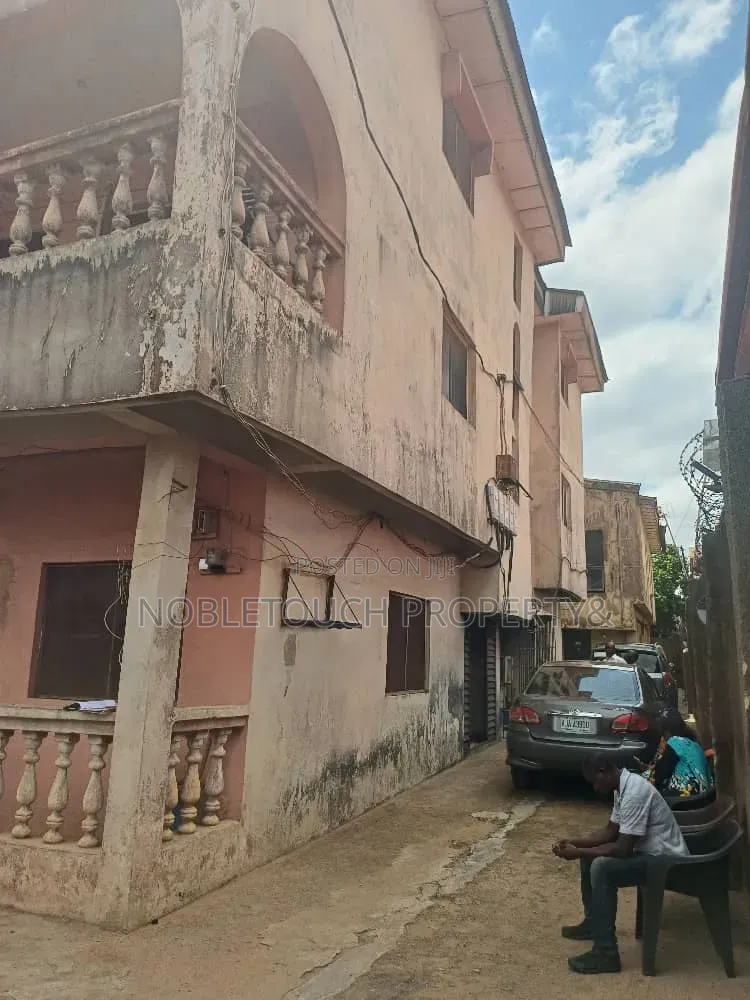 3bdrm Block of Flats in Kofoworola Attah St, for sale in Ejigbo / Ejigbo