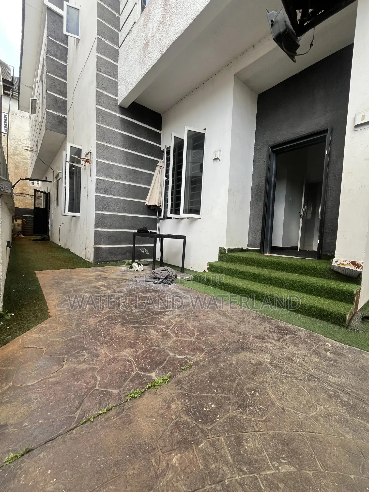 Furnished 4bdrm Duplex in Thomas Estate for sale in Thomas Estate