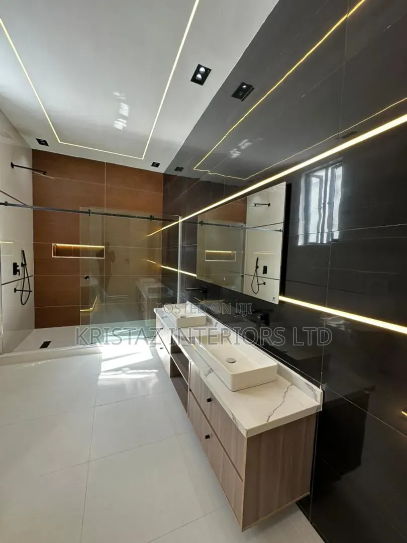 5bdrm Duplex in Osapa london for sale in Osapa london