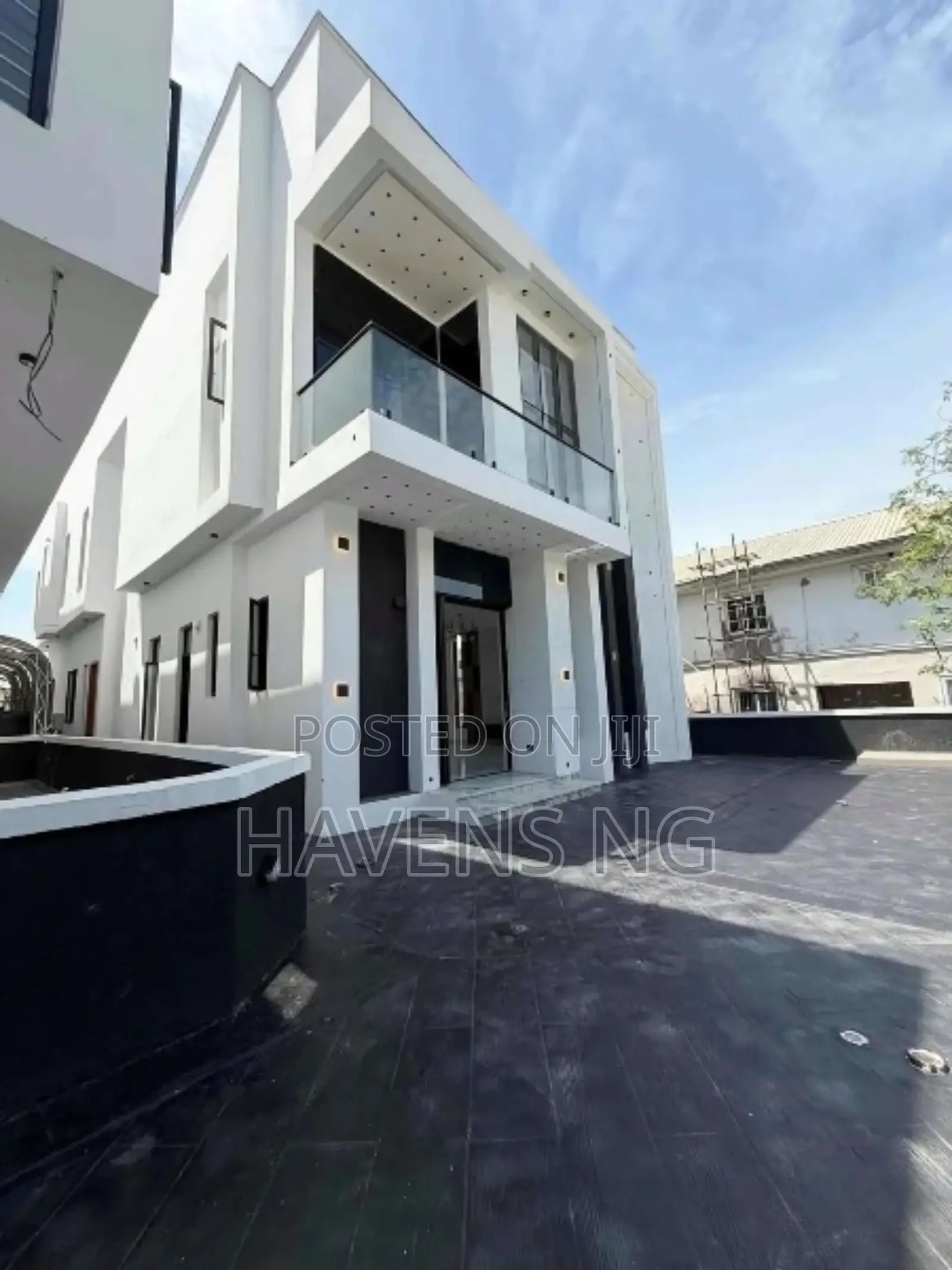 5bdrm Duplex in Ikota for sale in Ikota