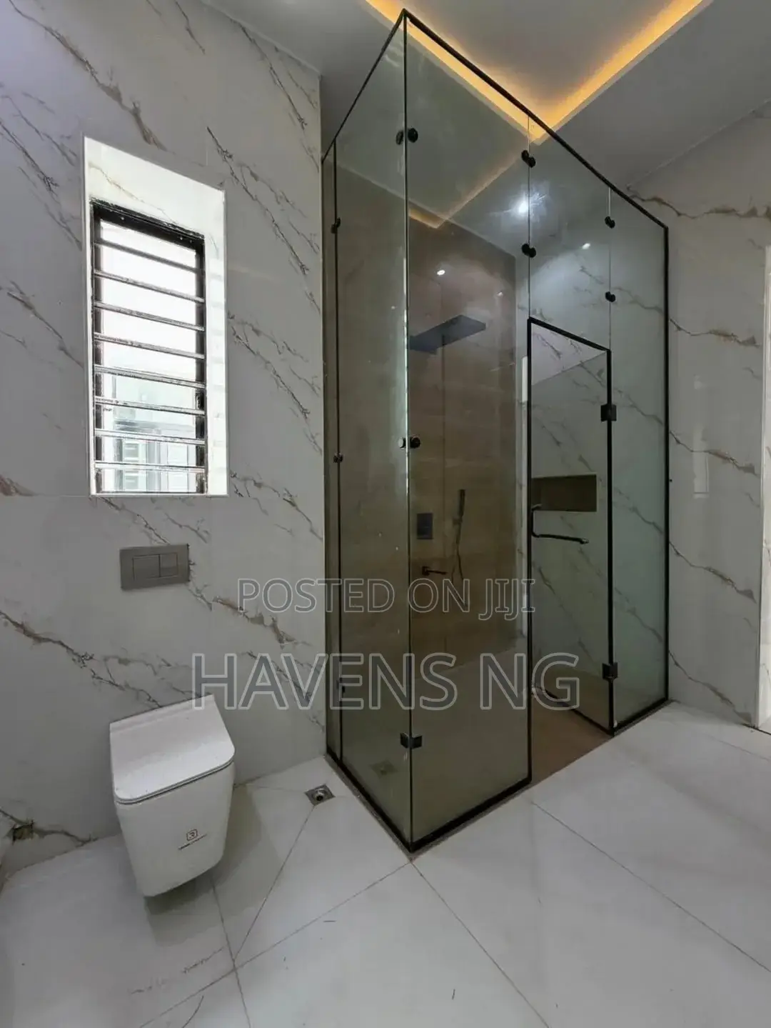 5bdrm Duplex in Ikota for sale in Ikota