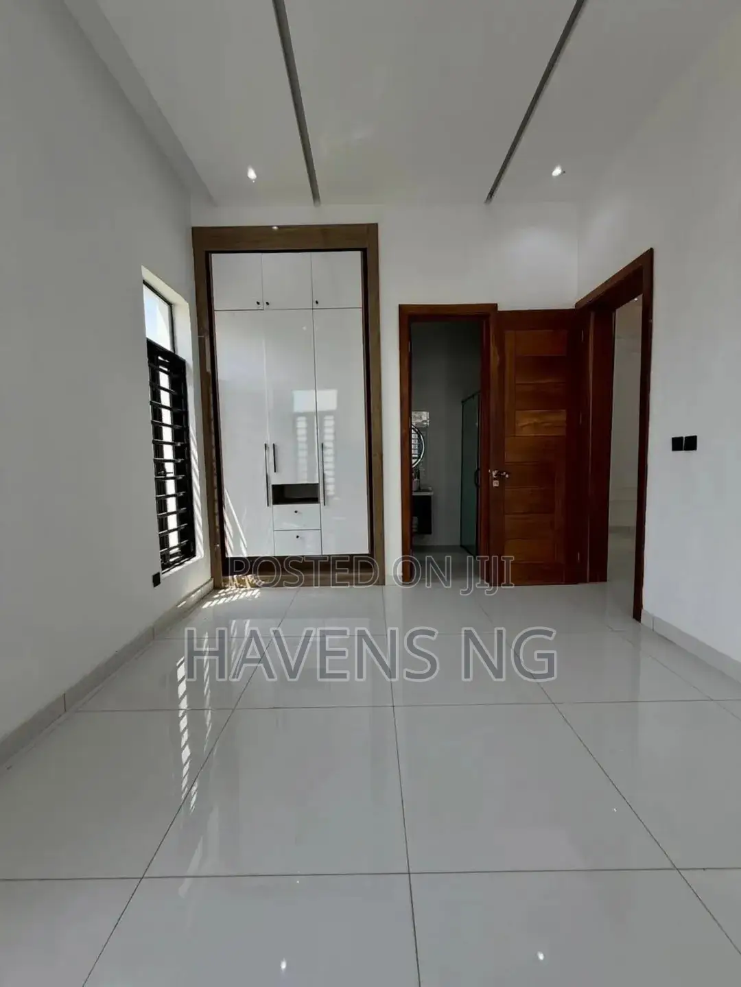 5bdrm Duplex in Ikota for sale in Ikota
