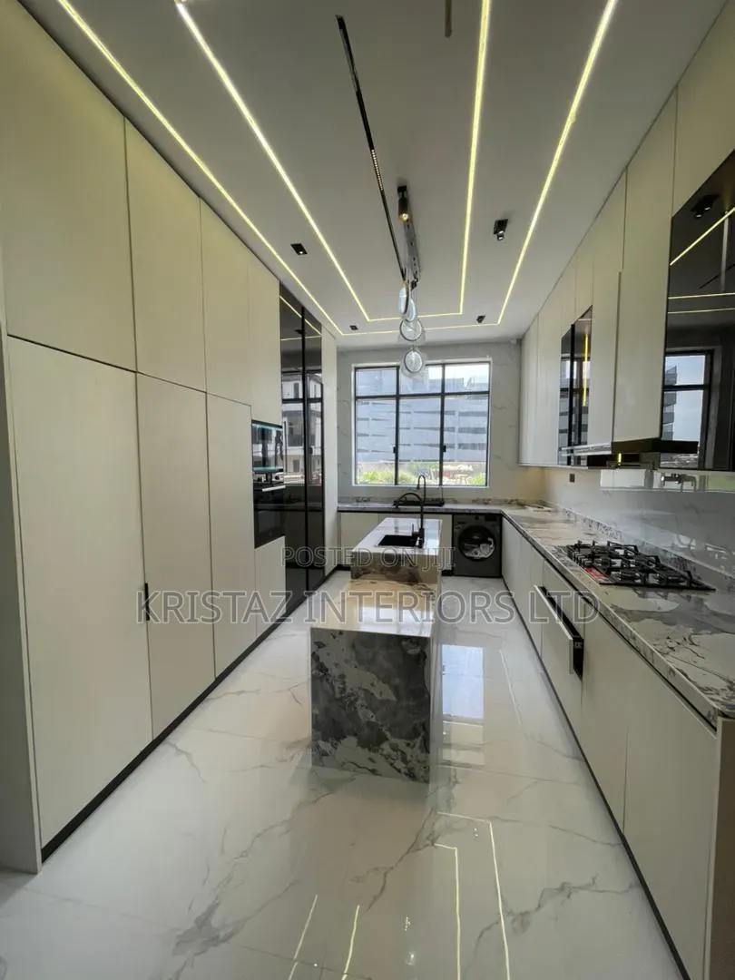 5bdrm Townhouse/Terrace in Lekki Phase 1 for sale in Lekki Phase 1