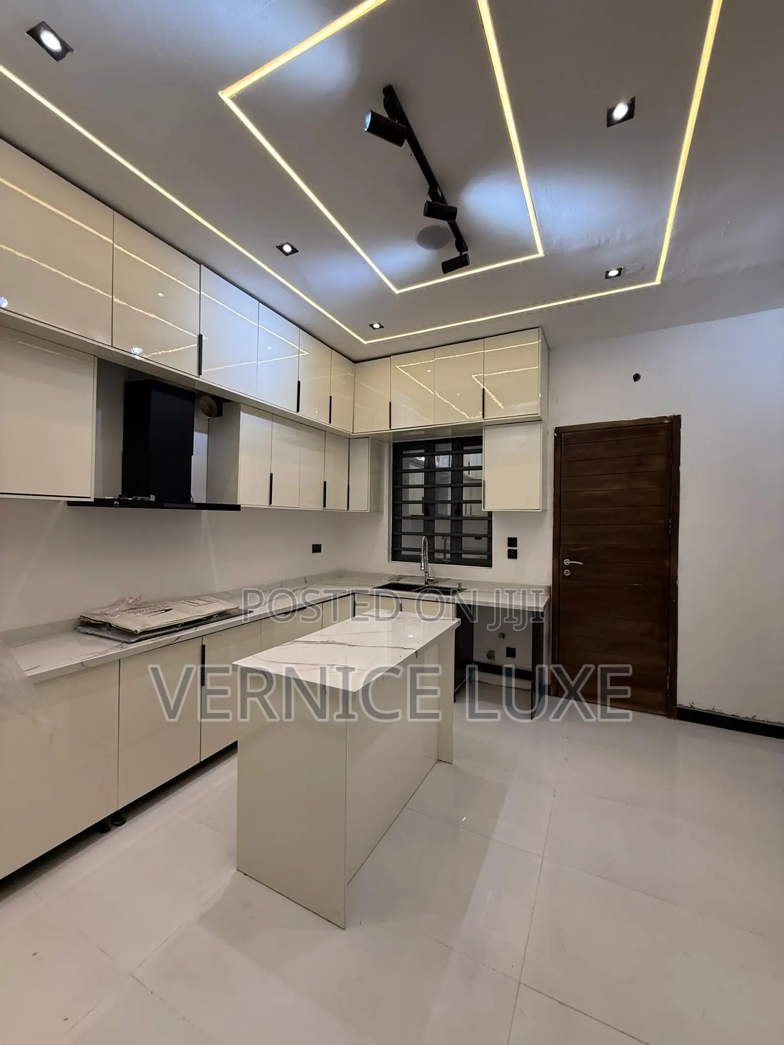5bdrm Duplex in Ologolo for sale in Ologolo