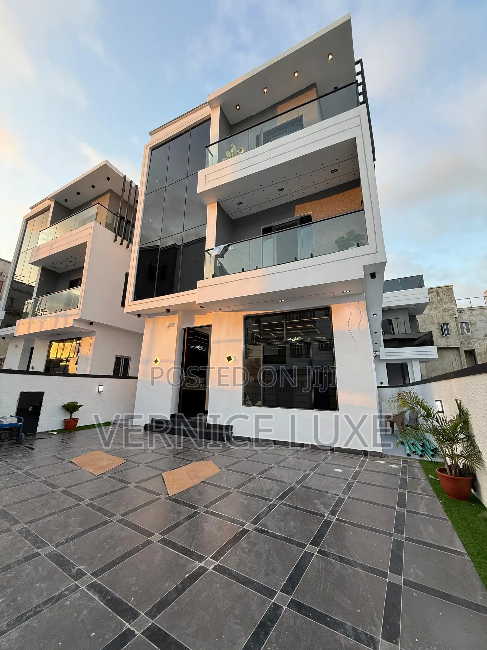 5bdrm Duplex in Ologolo for sale in Ologolo