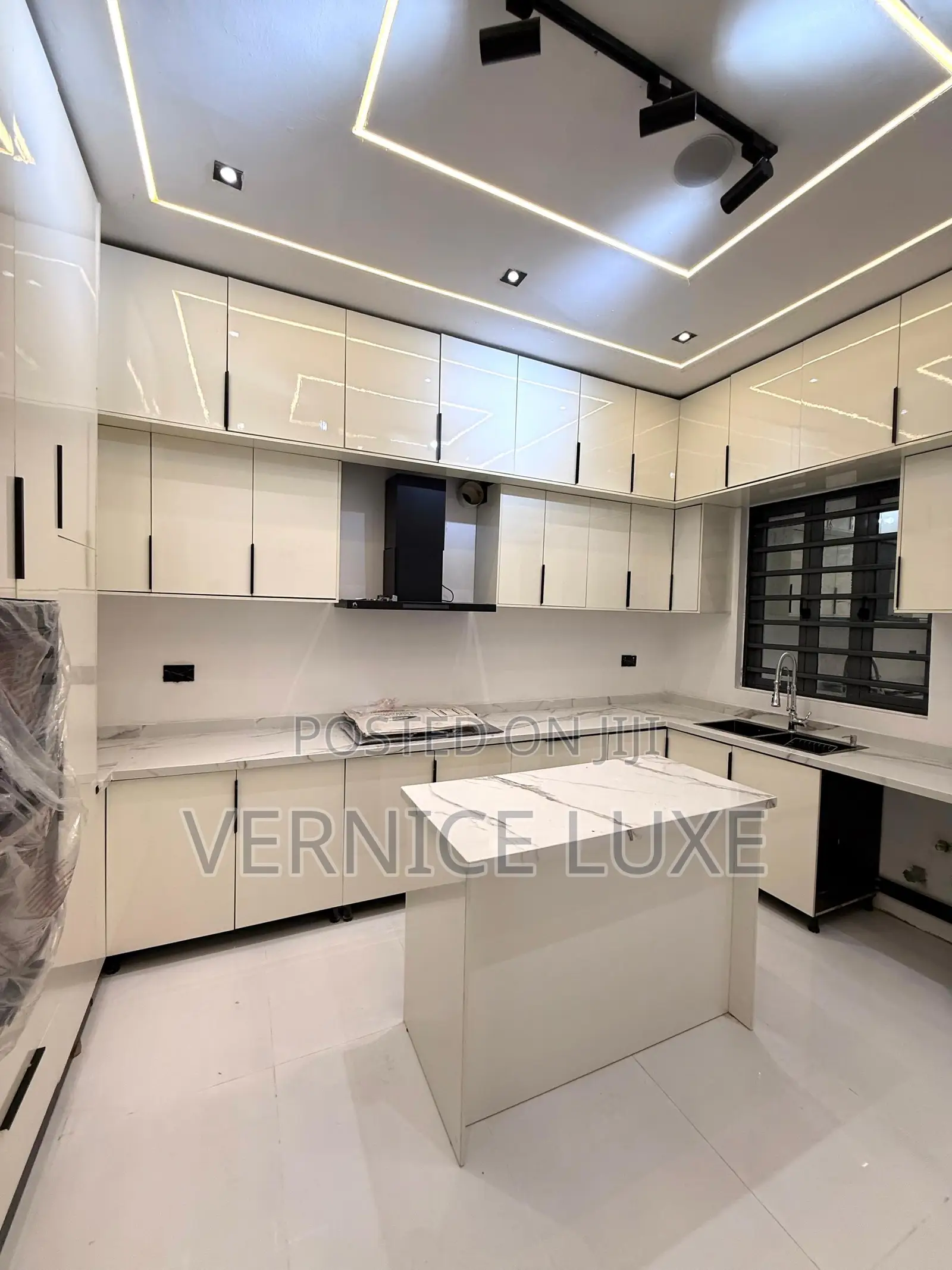 5bdrm Duplex in Ologolo for sale in Ologolo