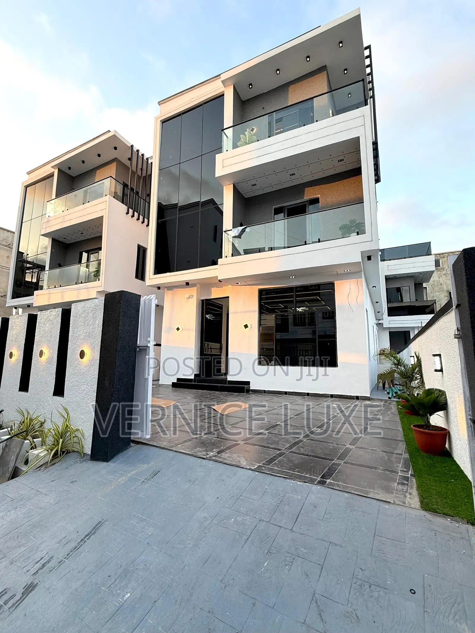 5bdrm Duplex in Ologolo for sale in Ologolo