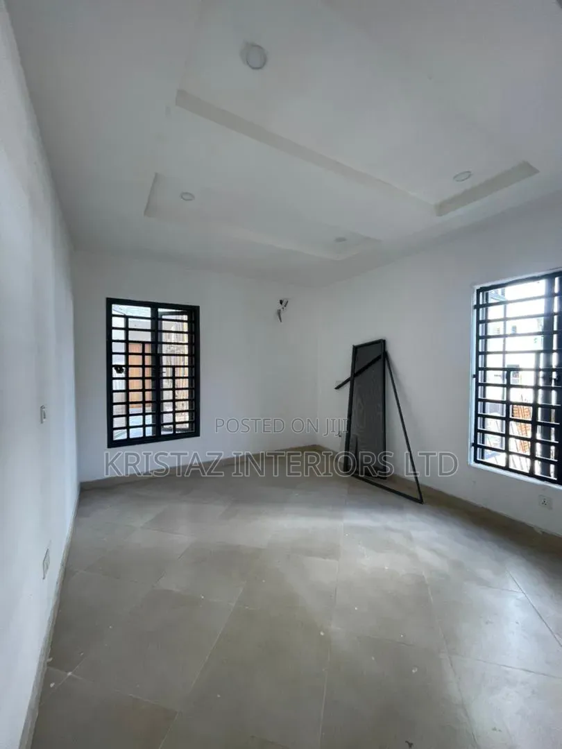4bdrm Apartment in Ikate for sale in Ikate