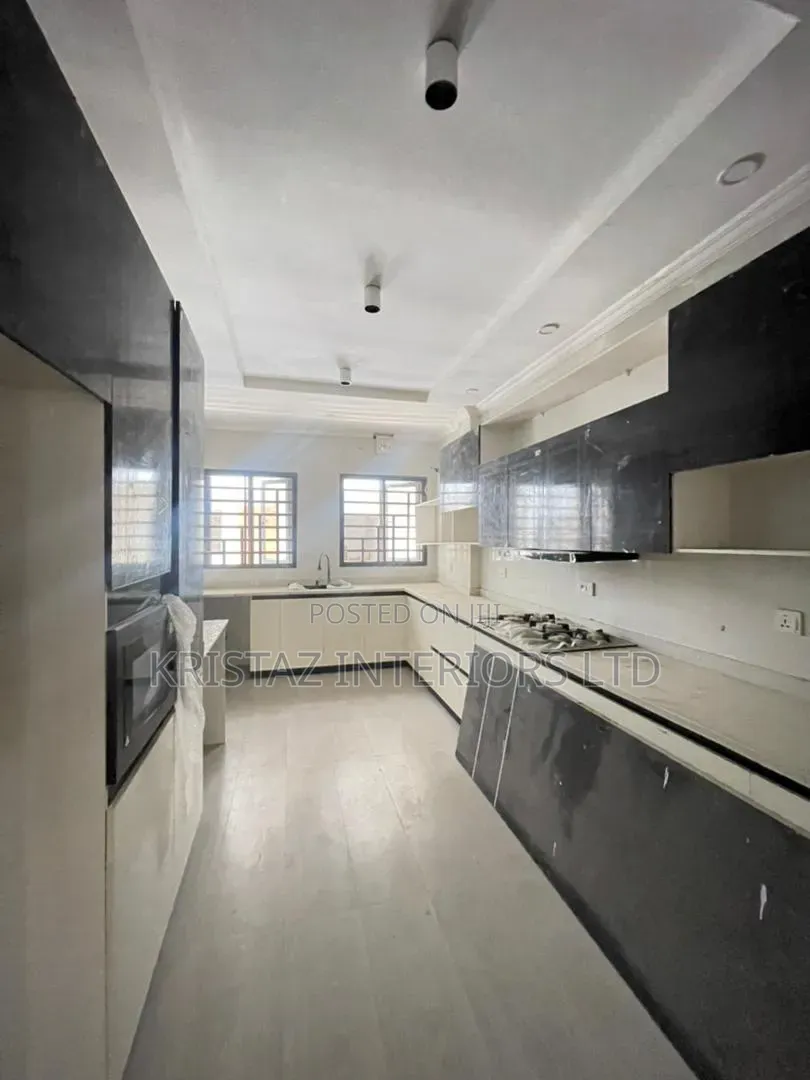 4bdrm Apartment in Ikate for sale in Ikate