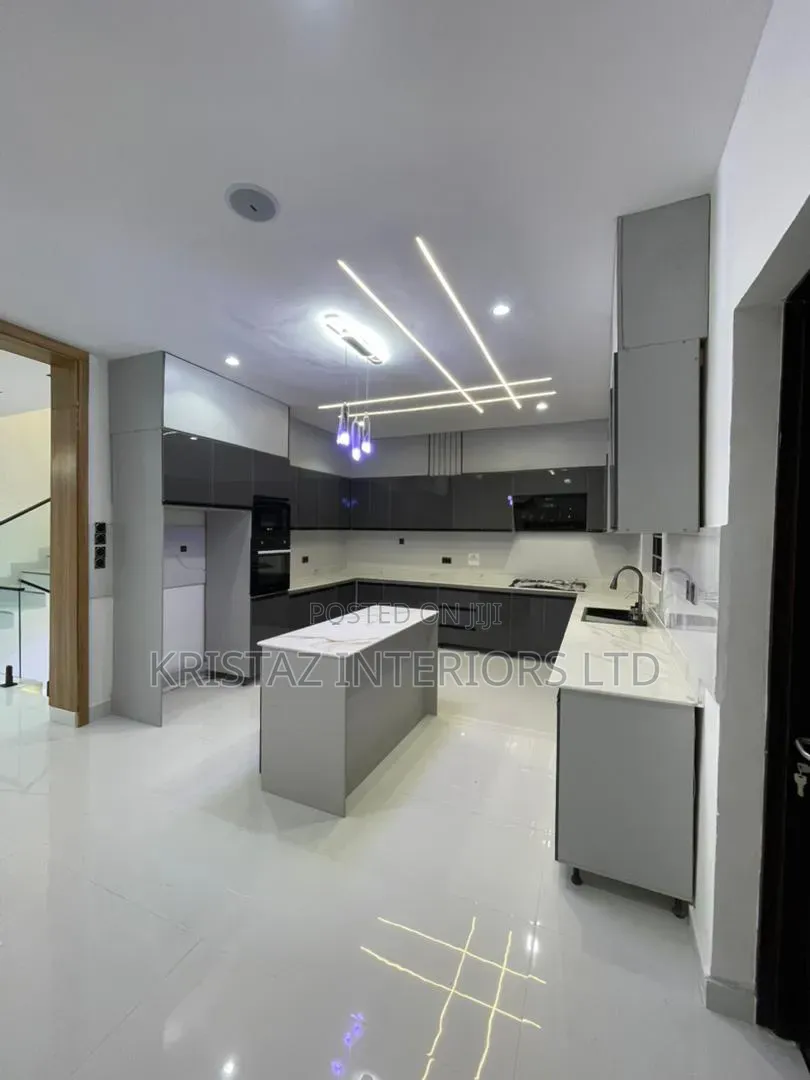 4bdrm Townhouse/Terrace in Ikota for sale in Ikota