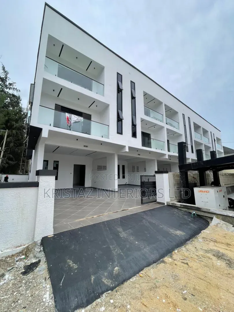4bdrm Townhouse/Terrace in Ikota for sale in Ikota