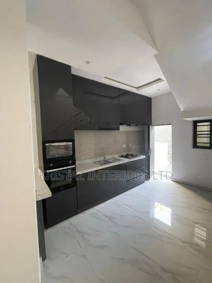 4bdrm Townhouse/Terrace in Ikate for sale in Ikate