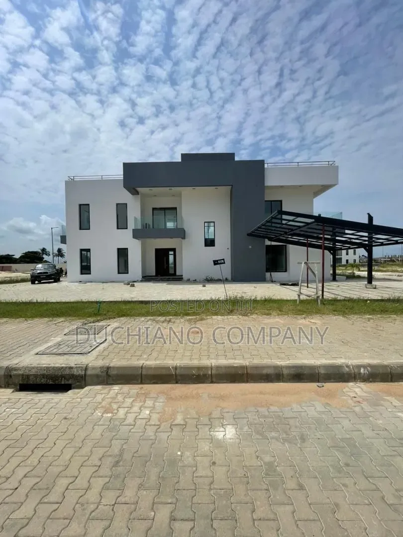 5bdrm Duplex in Maiyegun Beach, Jakande for rent in Jakande