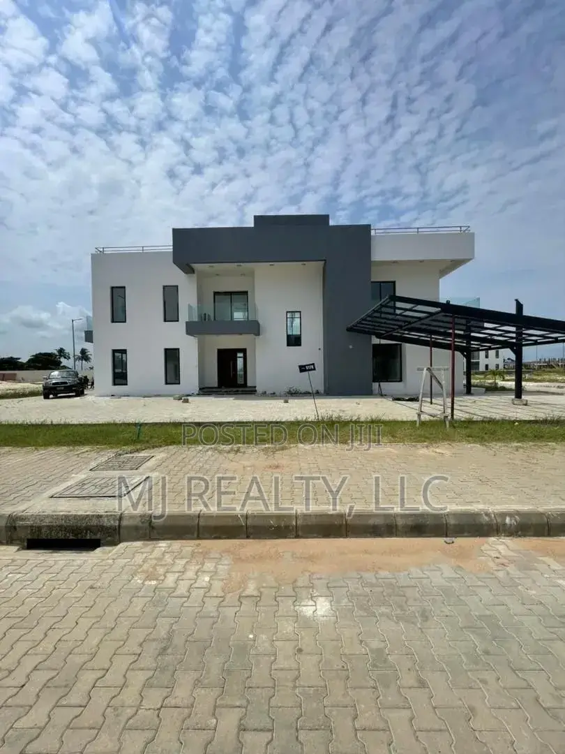 5bdrm Duplex in Maiyegun Beach, Jakande for rent in Jakande